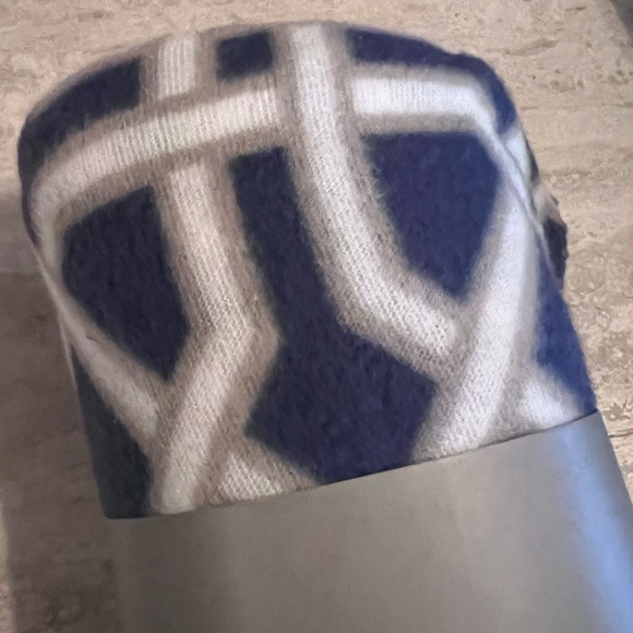 Kirkland’s Lattice Fleece Throw. NWT - Picture 5 of 5